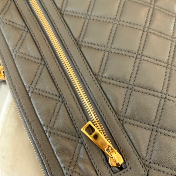 Marc Jacobs Quilted Cross Body Leather Purse iPad Holder - Grey with Gold Chain - Picture 9 of 13